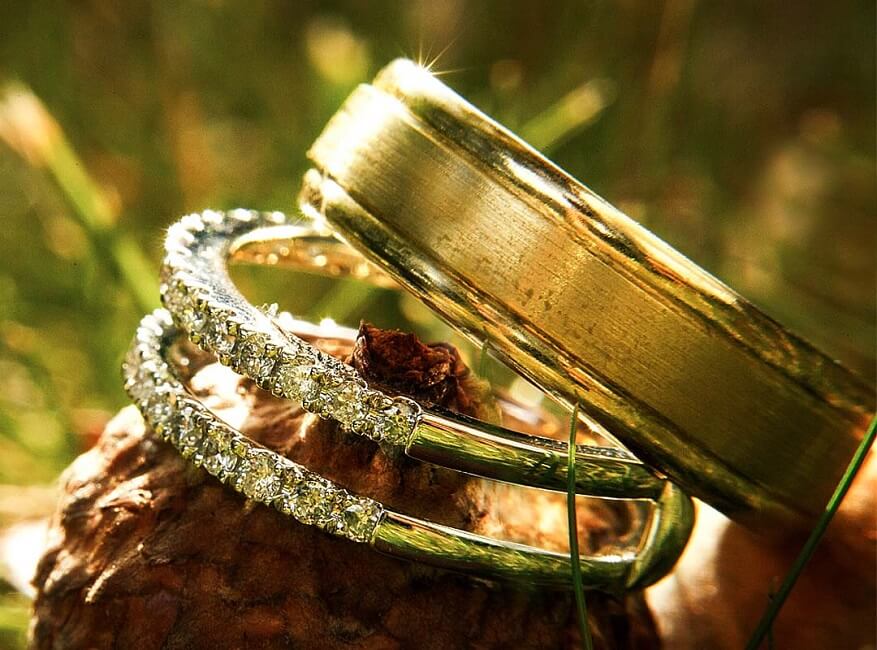 jewelry product photography with bokeh background