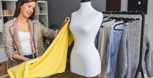 Clothing Photography Plan. A woman is seeing a yellow cloth in front of a mannequin.