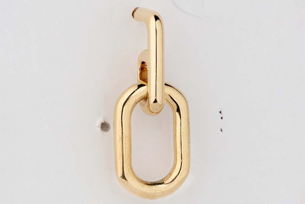 Example of earring jewellery retouching before