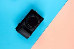 This picture is presenting a Canon G Series Camera in flat lay style, which is budget-friendly and suitable for the DIY product photography setup.