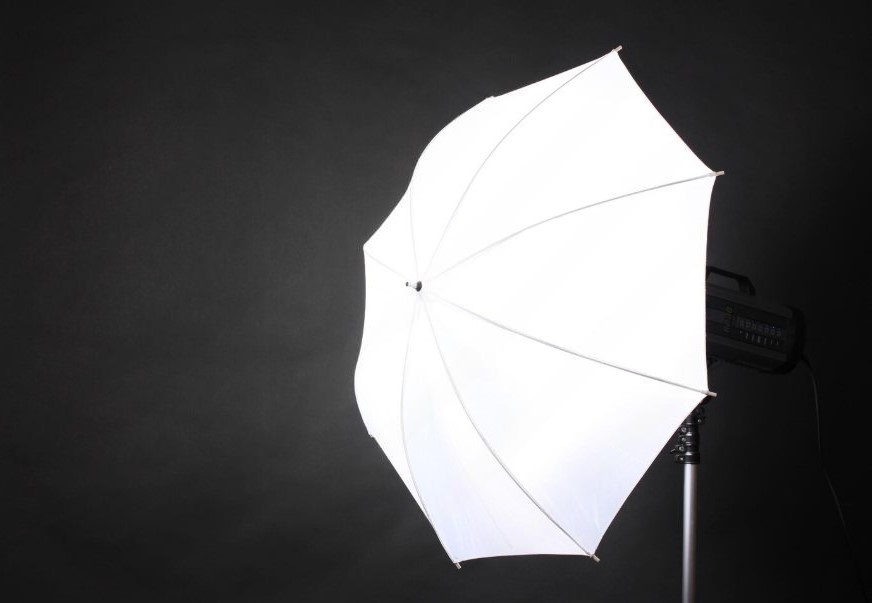 Studio Photography Umbrella Light on Stand – Professional Lighting Equipment